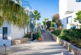 Contemporary 3 Bedroom Sea Front Villa with Rooftop and Ocean Views, Vale do Lobo