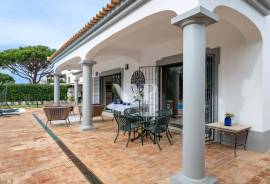 4 Bedroom Golf Front Villa in Vilamoura with Pool and Private Garden