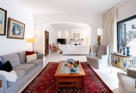 4 Bedroom Golf Front Villa in Vilamoura with Pool and Private Garden