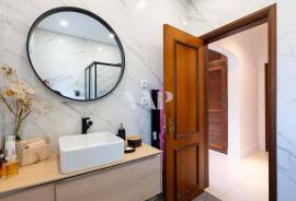 4 Bedroom Golf Front Villa in Vilamoura with Pool and Private Garden