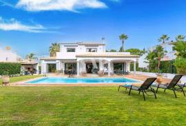4 Bedroom Golf Front Villa in Vilamoura with Pool and Private Garden
