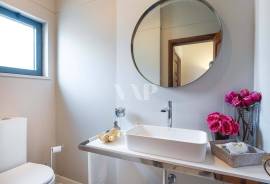 4 Bedroom Golf Front Villa in Vilamoura with Pool and Private Garden