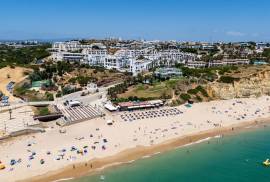 Two bedroom apartment with sea view