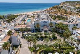 Two bedroom apartment with sea view