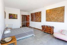 Tavira Riverside Townhouse with Restaurant & Duplex Apartment