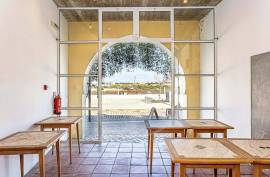 Tavira Riverside Townhouse with Restaurant & Duplex Apartment
