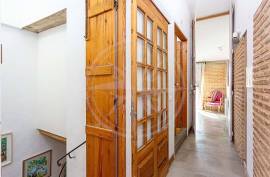 Tavira Riverside Townhouse with Restaurant & Duplex Apartment