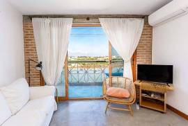 Tavira Riverside Townhouse with Restaurant & Duplex Apartment