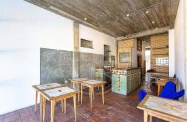 Tavira Riverside Townhouse with Restaurant & Duplex Apartment