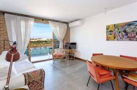 Tavira Riverside Townhouse with Restaurant & Duplex Apartment