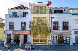 Tavira Riverside Townhouse with Restaurant & Duplex Apartment