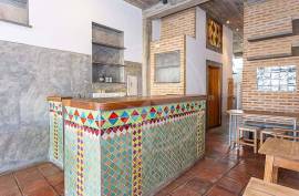 Tavira Riverside Townhouse with Restaurant & Duplex Apartment