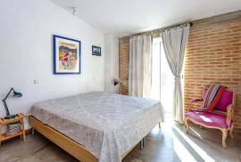 Tavira Riverside Townhouse with Restaurant & Duplex Apartment