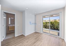 New 2 bedroom townhouse located in an exclusive condominium - Branqueira