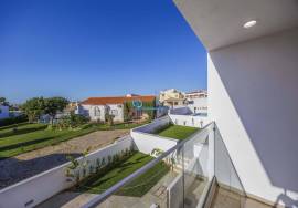 New 2 bedroom townhouse located in an exclusive condominium - Branqueira