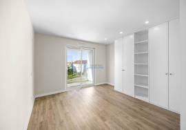 New 2 bedroom townhouse located in an exclusive condominium - Branqueira