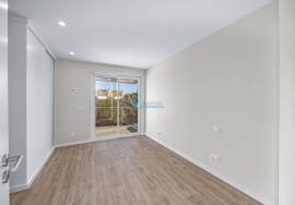 New 2 bedroom townhouse located in an exclusive condominium - Branqueira