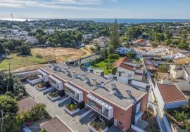 New 2 bedroom townhouse located in an exclusive condominium - Branqueira