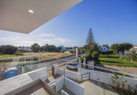 New 2 bedroom townhouse located in an exclusive condominium - Branqueira