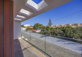 New 2 bedroom townhouse located in an exclusive condominium - Branqueira
