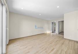 New 2 bedroom townhouse located in an exclusive condominium - Branqueira