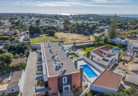 New 2 bedroom townhouse located in an exclusive condominium - Branqueira