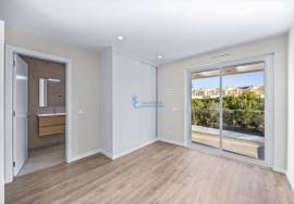 New 2 bedroom townhouse located in an exclusive condominium - Branqueira