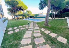 3-Bed Long-Term Rental in Falesia | Gated Algarve Condominium Near the Beach