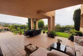 Superb 3 Bed Apartment For Sale in La Resina Estepona Malaga