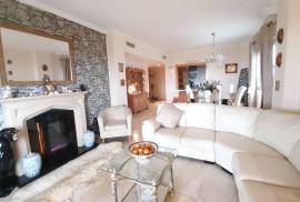 Superb 3 Bed Apartment For Sale in La Resina Estepona Malaga