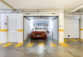 Modern 2-bed apartment with pool near the beach in Quarteira, Algarve