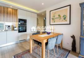 Modern 2-bed apartment with pool near the beach in Quarteira, Algarve