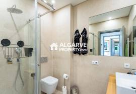 Modern 2-bed apartment with pool near the beach in Quarteira, Algarve