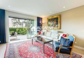 Modern 2-bed apartment with pool near the beach in Quarteira, Algarve