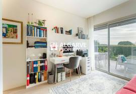 Modern 2-bed apartment with pool near the beach in Quarteira, Algarve