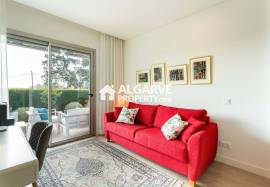 Modern 2-bed apartment with pool near the beach in Quarteira, Algarve