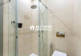Modern 2-bed apartment with pool near the beach in Quarteira, Algarve