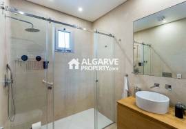 Modern 2-bed apartment with pool near the beach in Quarteira, Algarve