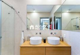 Modern 2-bed apartment with pool near the beach in Quarteira, Algarve