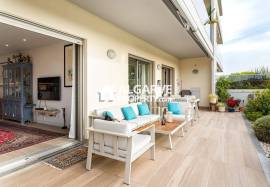 Modern 2-bed apartment with pool near the beach in Quarteira, Algarve