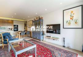 Modern 2-bed apartment with pool near the beach in Quarteira, Algarve