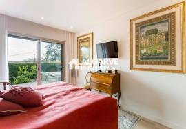 Modern 2-bed apartment with pool near the beach in Quarteira, Algarve