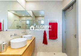 Modern 2-bed apartment with pool near the beach in Quarteira, Algarve