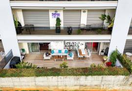 Modern 2-bed apartment with pool near the beach in Quarteira, Algarve