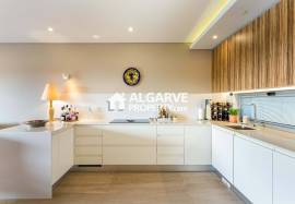 Modern 2-bed apartment with pool near the beach in Quarteira, Algarve