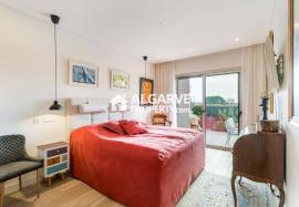 Modern 2-bed apartment with pool near the beach in Quarteira, Algarve