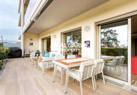 Modern 2-bed apartment with pool near the beach in Quarteira, Algarve