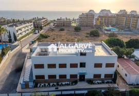 Elegant 2-Bedroom Apartment with Pool near Forte Novo Beach