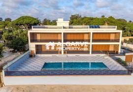 Elegant 2-Bedroom Apartment with Pool near Forte Novo Beach