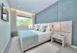 Elegant 2-Bedroom Apartment with Pool near Forte Novo Beach